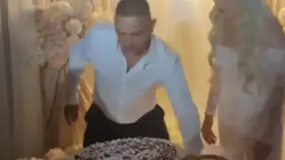 Младоженец съсипа булката на сватбата си с ход, видеото събра 40 млн. гледания