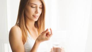 Следите са навсякъде? Ето какво се опитва да ви каже тялото ви чрез косопада!