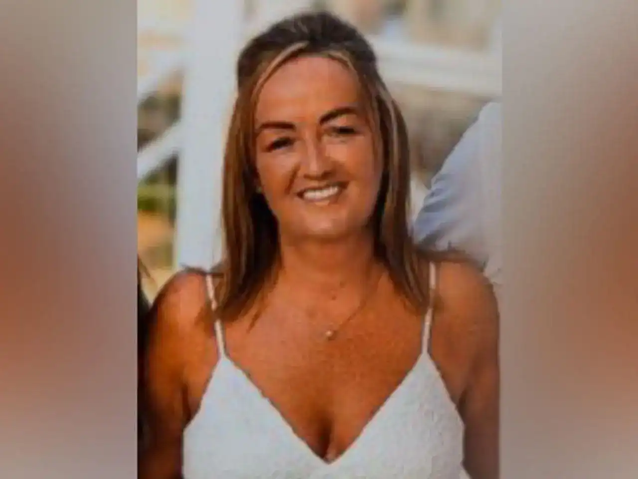 Ужас! Мъж намери жена си мъртва във ваната, убил я е зареждащ се телефон