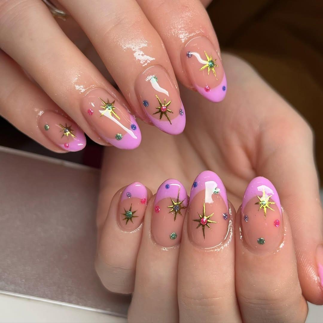 Френският маникюр се завръща с блясък и кристали Снимки