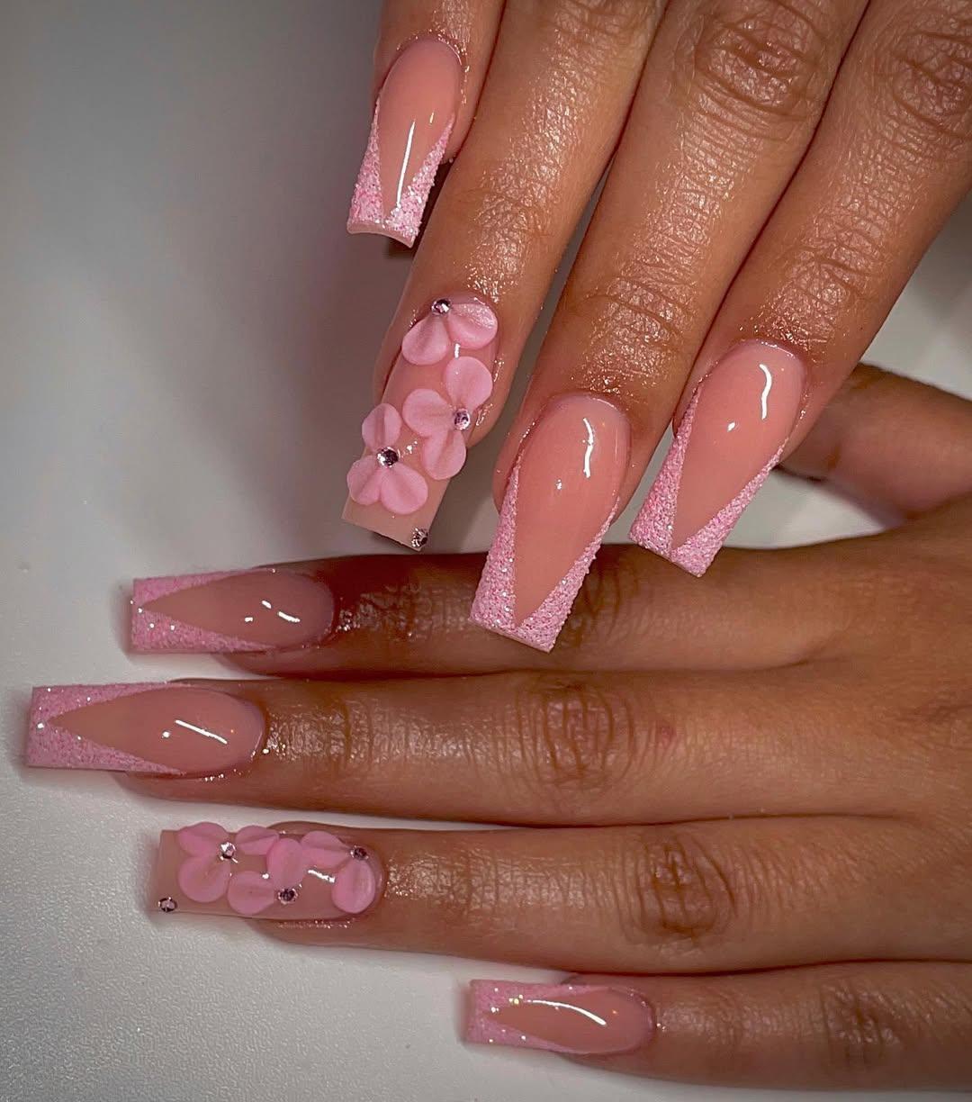 Френският маникюр се завръща с блясък и кристали Снимки