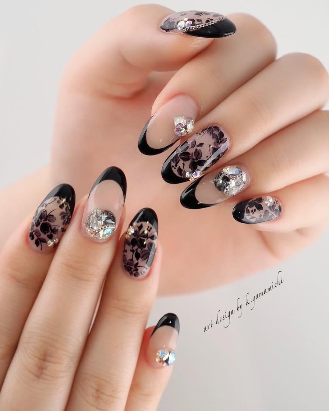 Френският маникюр се завръща с блясък и кристали Снимки