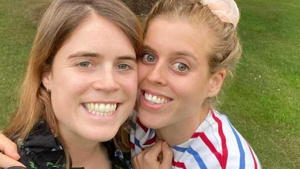 Тайният живот на принцесите Беатрис и Юджини Снимки