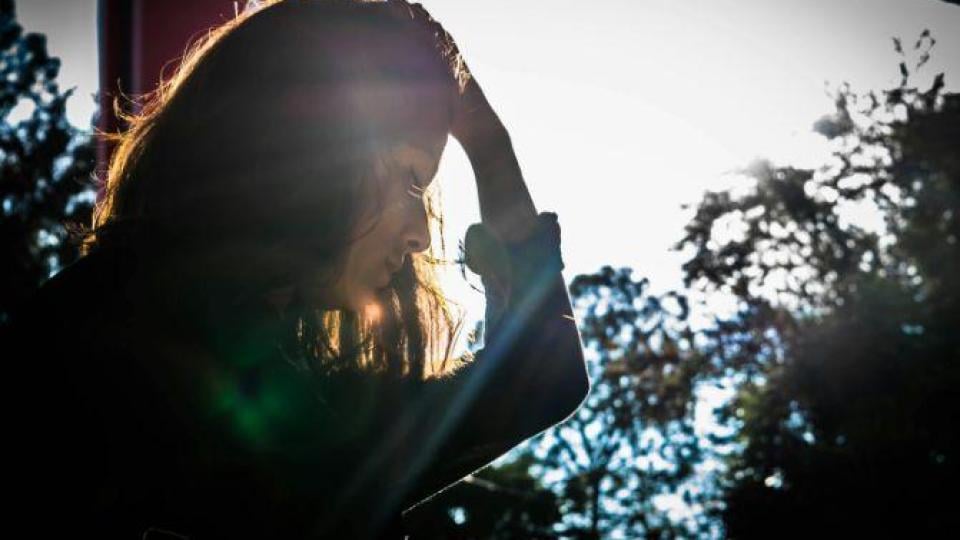 Майка прави секс с приятеля на 22-г. си син, а после...