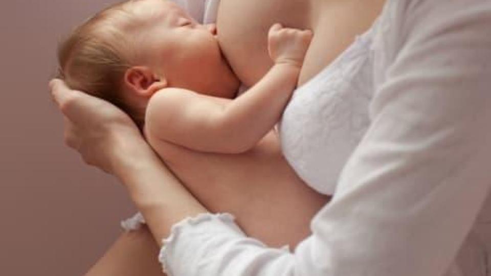 Как да си върнем красивия бюст след раждане и кърмене