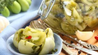 Мариновани домати с чесън за зимата - уникална вкусотия