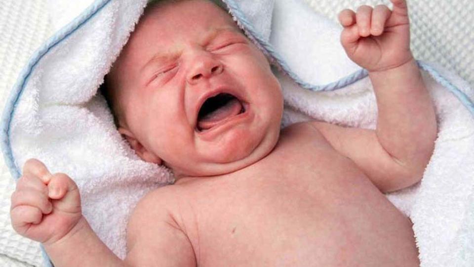 Шок: Откриха близнак паразит с крайници и пъпна връв в корема на новородено