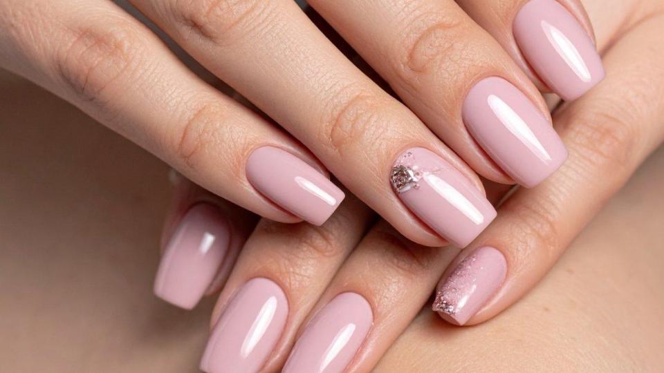 Ноктите ще спрат да се чупят, направите ли това