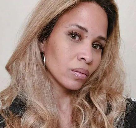 Порнозвезда се омъжи за доведения си син и отряза главата на бившия си