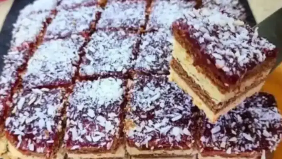 Невероятен двуцветен сладкиш с вишни от стария тефтер на баба