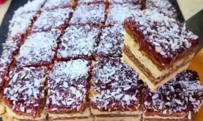Невероятен двуцветен сладкиш с вишни от стария тефтер на баба