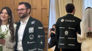 Булка, младоженец и… 26 рекламодатели: Най-странната сватба на годината!