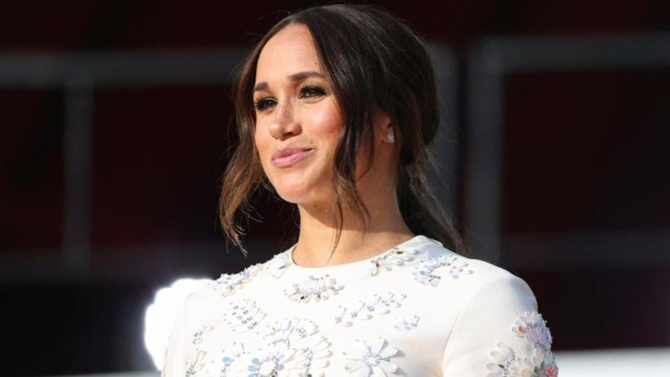 Меган в центъра на моден скандал: Истината за откраднатата рокля за 1700 долара Снимка