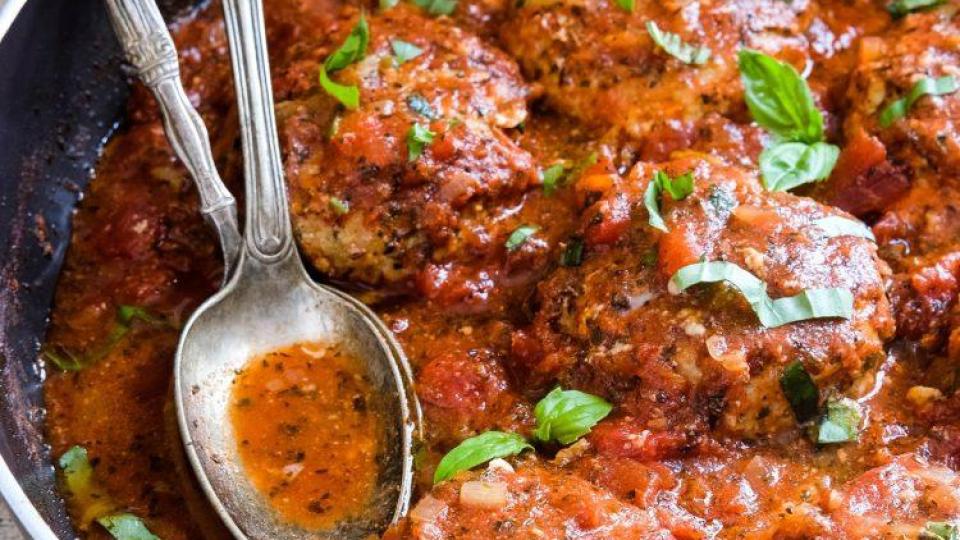 Всички ще питат за още, опитат ли тези рибни кюфтенца с доматен сос