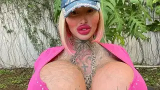 Трагедия: Инфлуенсърка, пристрастена към пластичните операции, открита мъртва