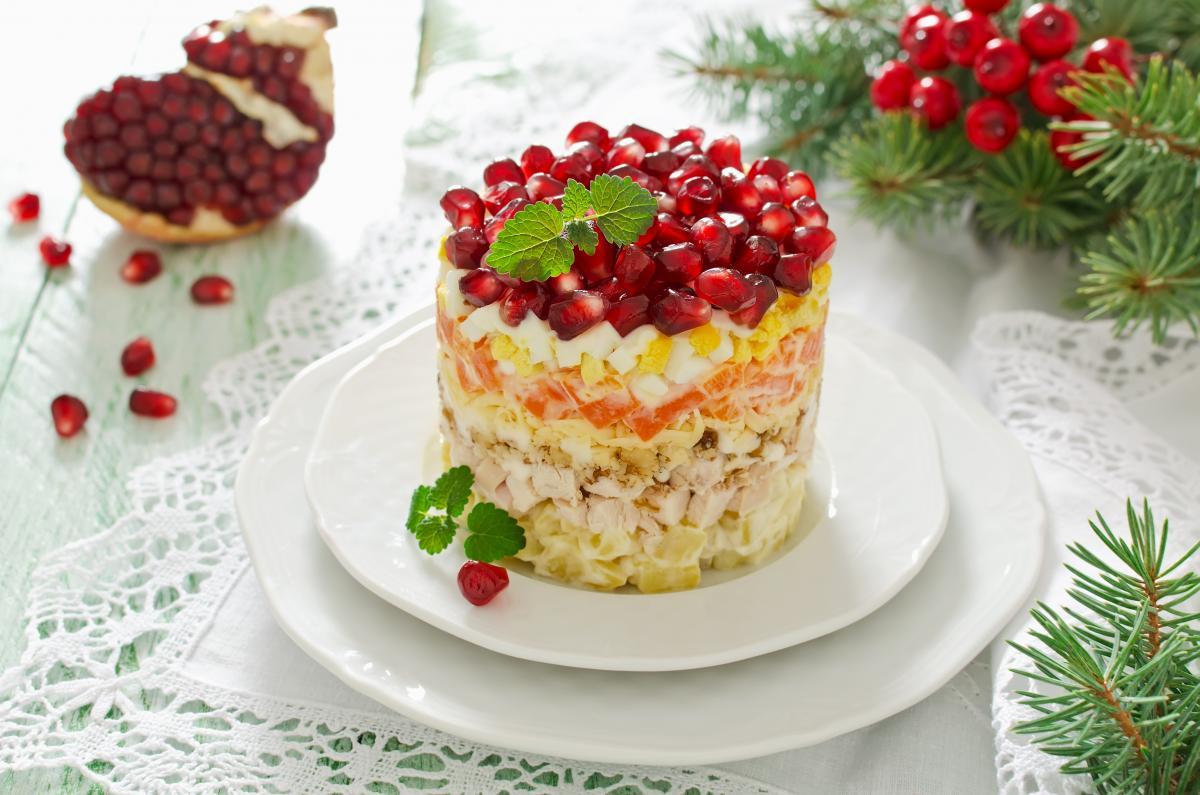 6 леки, вкусни и необичайни салати за Нова година Снимки
