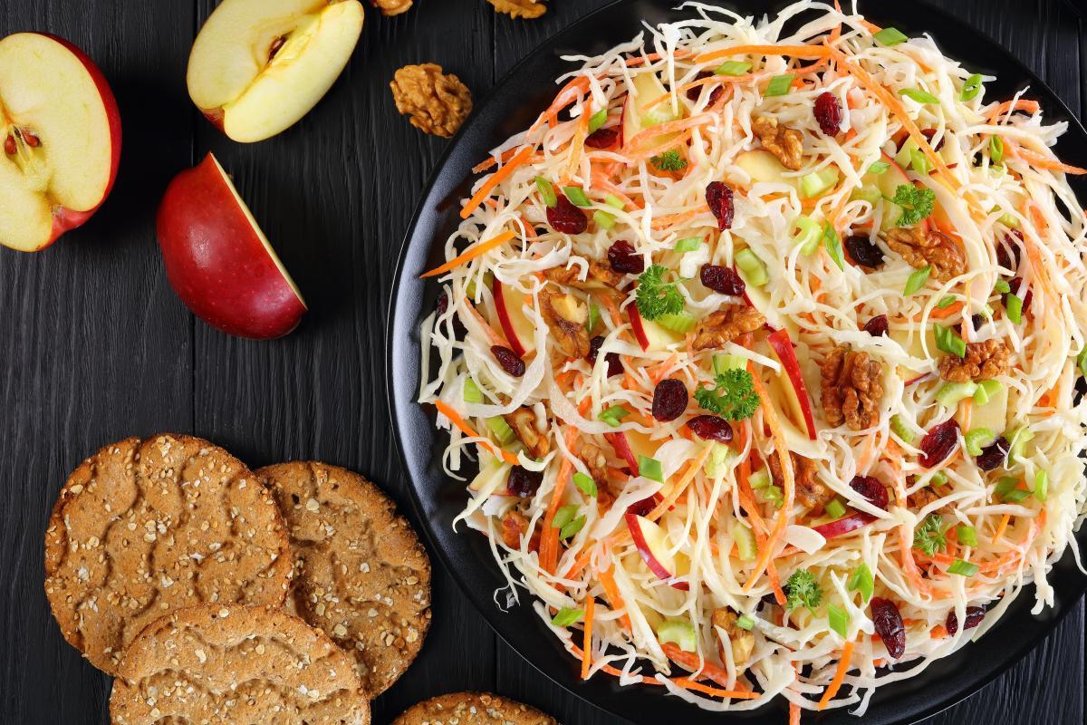 6 леки, вкусни и необичайни салати за Нова година Снимки
