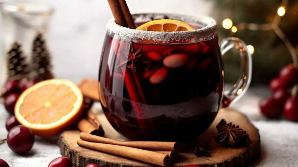 Топли зимни напитки, които ще накарат кожата ви да сияе