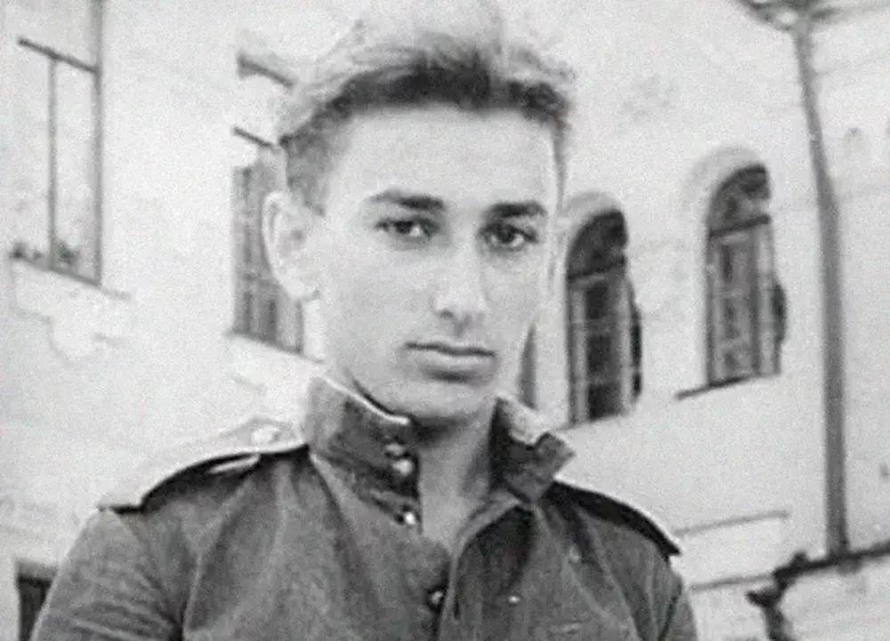 Дъщеря като принцеса, а синове без щастие: каква е съдбата на децата на Йосиф Сталин