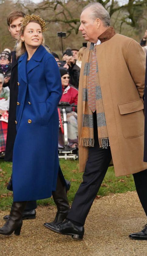 Кралска традиция: Защо всички от фамилията на крал Чарлз III носят този шал по Коледа Снимки