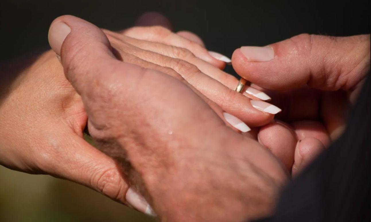 Какво всъщност прави брака щастлив според науката