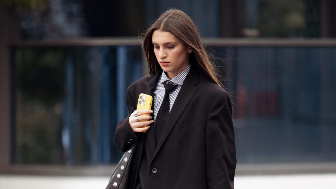 Как да носите „татковата“ риза и да изглеждате стилни без усилия Снимки