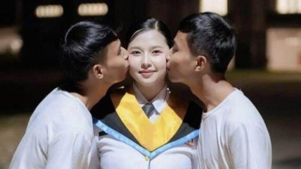 Момиче се влюби в братя близнаци и разкри: Легнем ли си тримата...