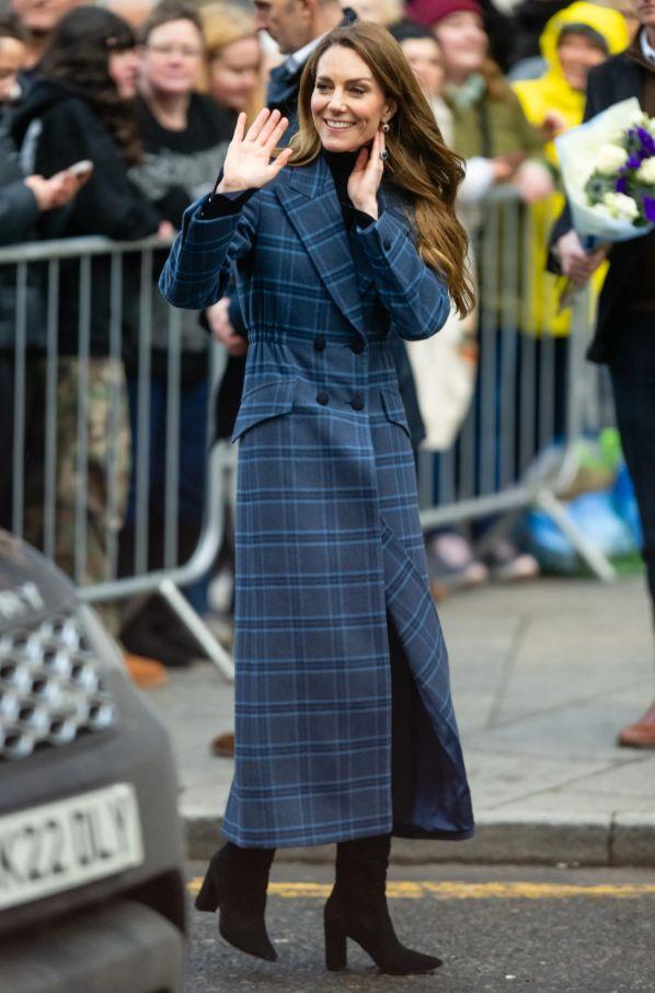 Кейт Мидълтън и асистентката ѝ – стилно дуо, което впечатли Шотландия Снимки