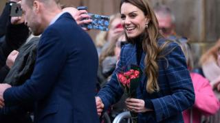 Кейт Мидълтън и асистентката ѝ – стилно дуо, което впечатли Шотландия Снимки