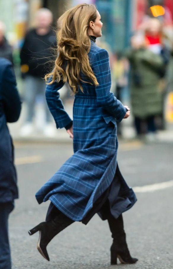 Кейт Мидълтън и асистентката ѝ – стилно дуо, което впечатли Шотландия Снимки