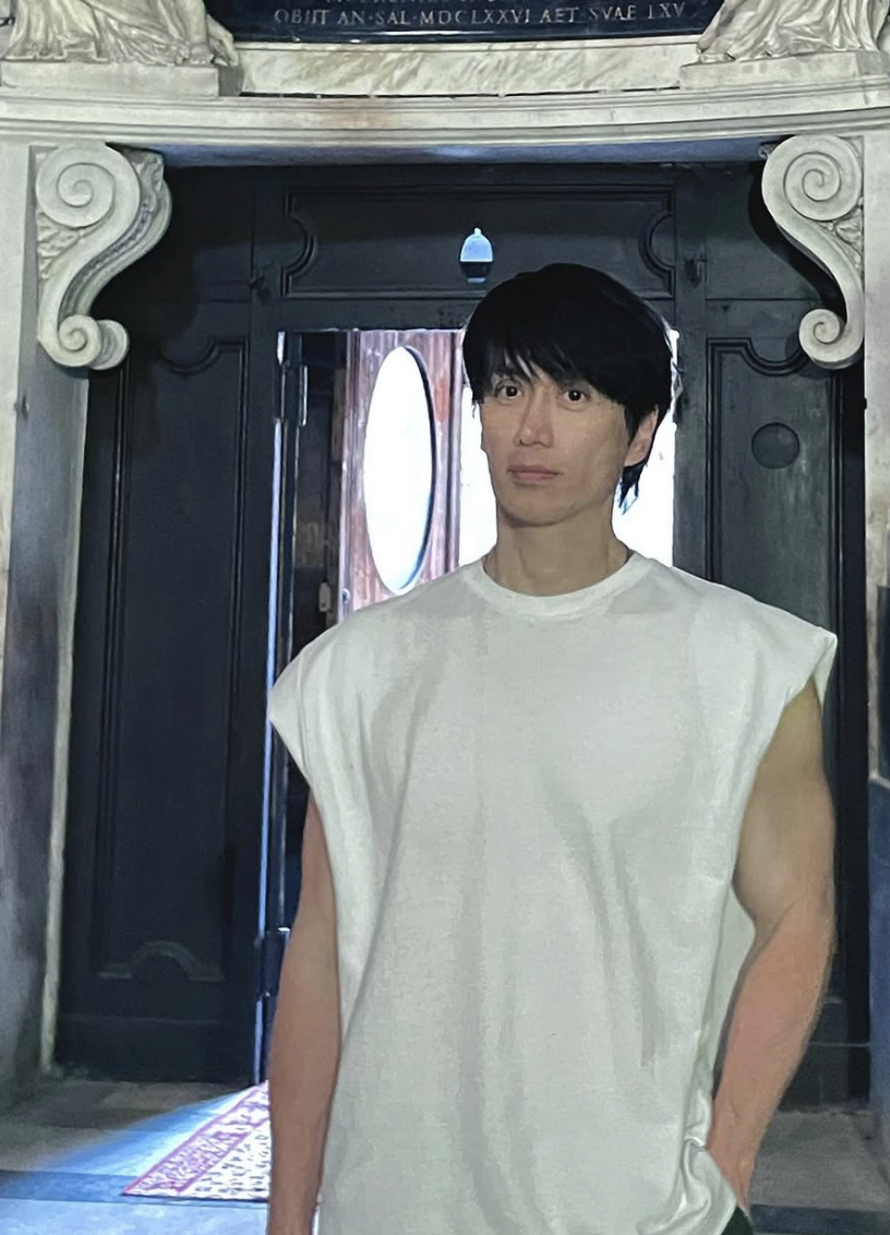 „Най-младият дядо на планетата“: мъжът, който на 59 изглежда на 30