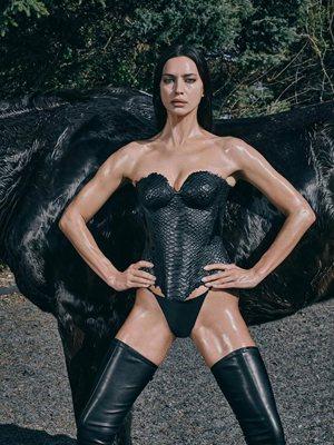 Ирина Шейк взриви мрежата с дръзка фотосесия и нови разкрития около името ѝ
