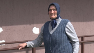 „Не е лесно, но докато съм жива като майка, няма да се откажа“: 75-г. Милица се грижи за двамата си болни и неподвижни синове в затънтено село