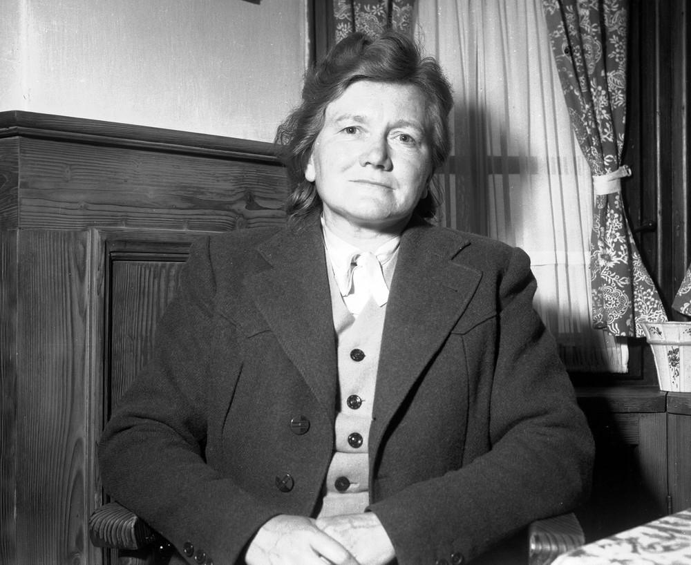 Живот в сянката на диктатора: Историята на сестрата на Адолф Хитлер