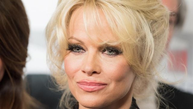 Памела Андерсън тайно в София – неочакван инцидент по време на престоя ѝ