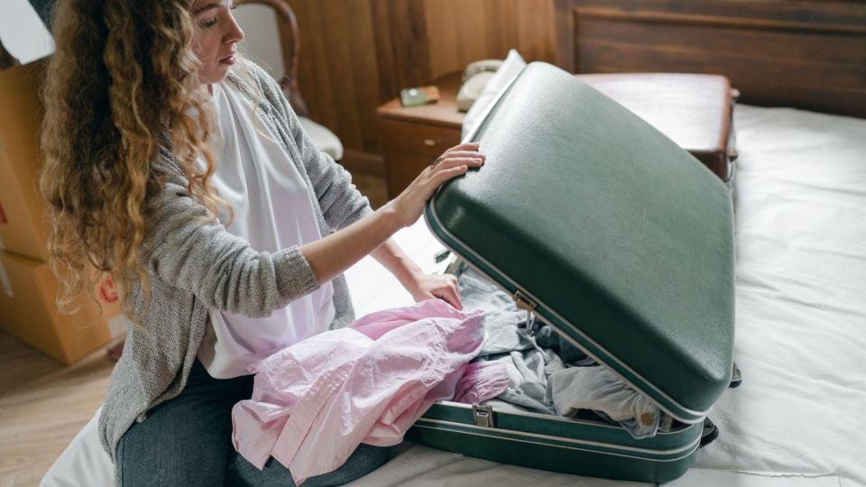 Защо опитните пътешественици слагат тоалетна хартия в куфара преди отпуска