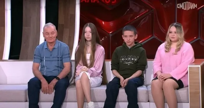 Три деца избягаха след 11 години плен в дома си, майка им се самоуби Снимки