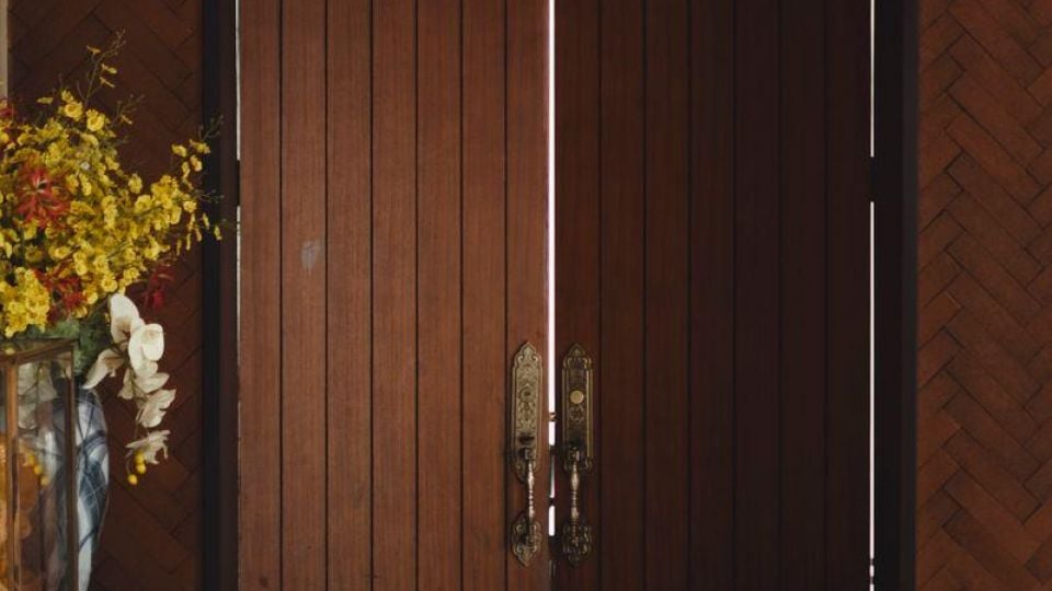 6 неща, които никога не трябва да изнасяте от дома си според народните поверия, носят бедност и кавги