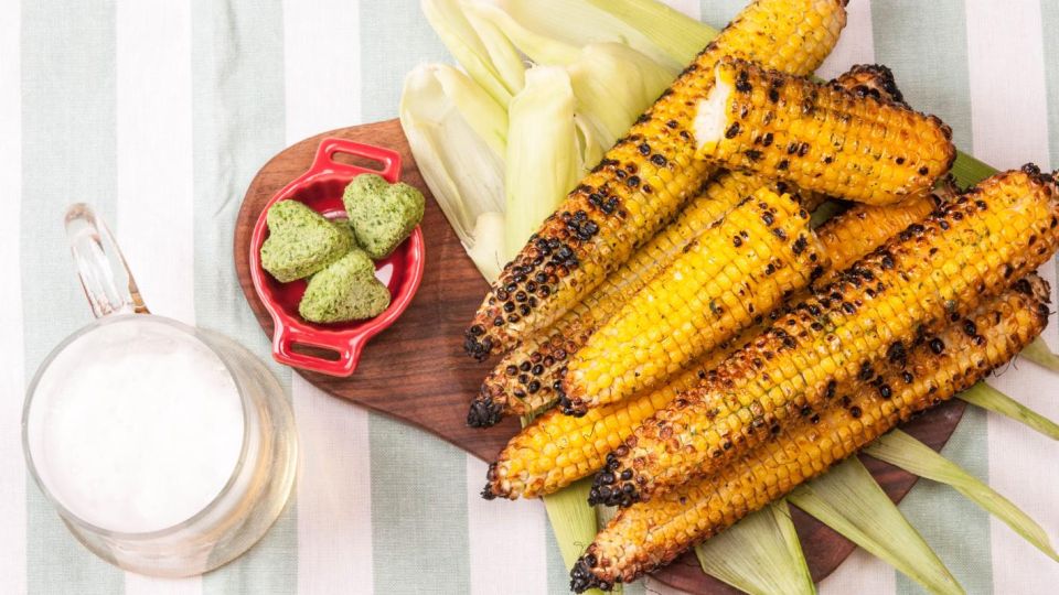 Как да сварим царевицата, за да остане сочна и сладка: малък трик променя вкуса