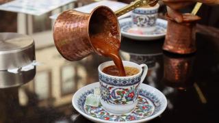 Правите турското кафе в джезве погрешно: Една стъпка променя вкуса и аромата