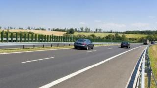 Пълен потрес! Баща реши да покара колело по магистрала заедно със сина си,вижте какво се случи (СНИМКИ)