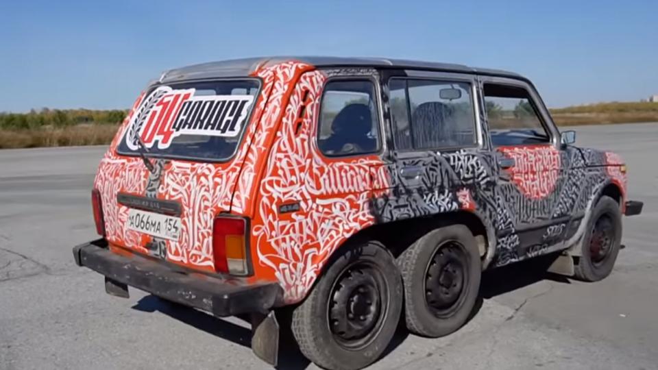 G-Class да завижда! Шестколесна Lada 6x6: (ВИДЕО)