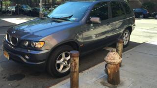 В мрежата показаха защо никога не трябва да паркирате до пожарен кран (СНИМКИ)