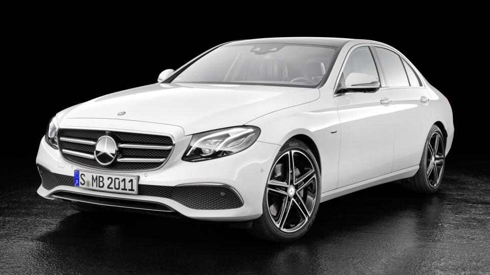 Mercedes-Benz E 220d - лукс, комфорт и пестеливост (СНИМКИ/ВИДЕО)