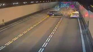 Tesla Model S спаси живота на водача си в ужасяваща катастрофа (ВИДЕО)