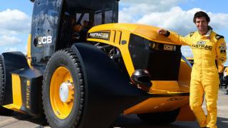 Безумци ускориха трактор до 167 километра в час (ВИДЕО)