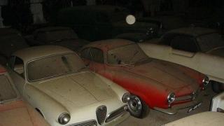 Фотограф случайно погледна в гараж и видя безценна колекция от 180 ретро коли СНИМКИ