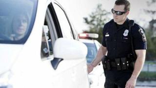 Тайната падна: Ето защо US-катаджиите пипат стопа на кола, която спрат