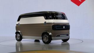 Suzuki  представи автомобил без волан и шофьорска седалка