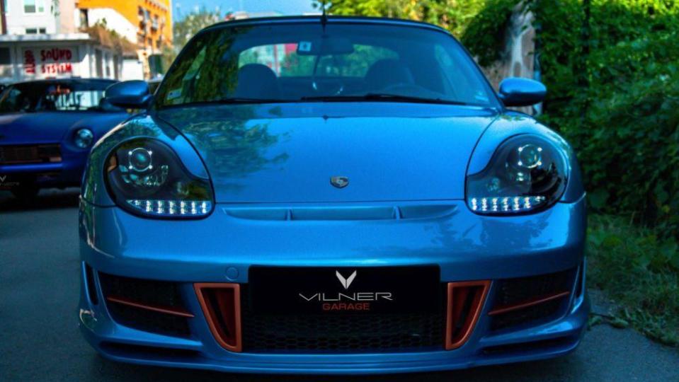 Българи впечатлиха с яркия тунинг на Porsche 911 Cabriolet СНИМКИ